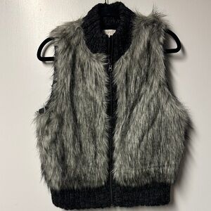*NWT* Petite M/L Ann Taylor Loft - Faux Fur Vest with Knit Collar & Trim